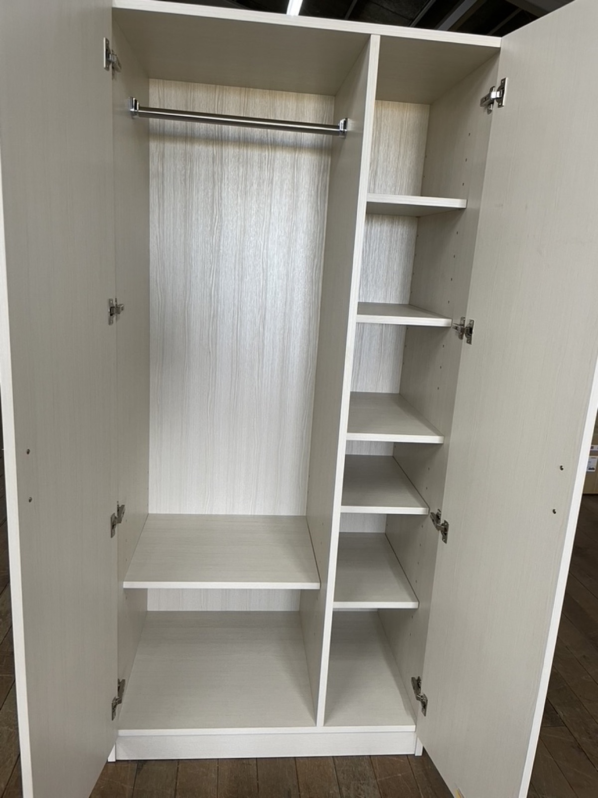 ホテル 収納家具 写真1